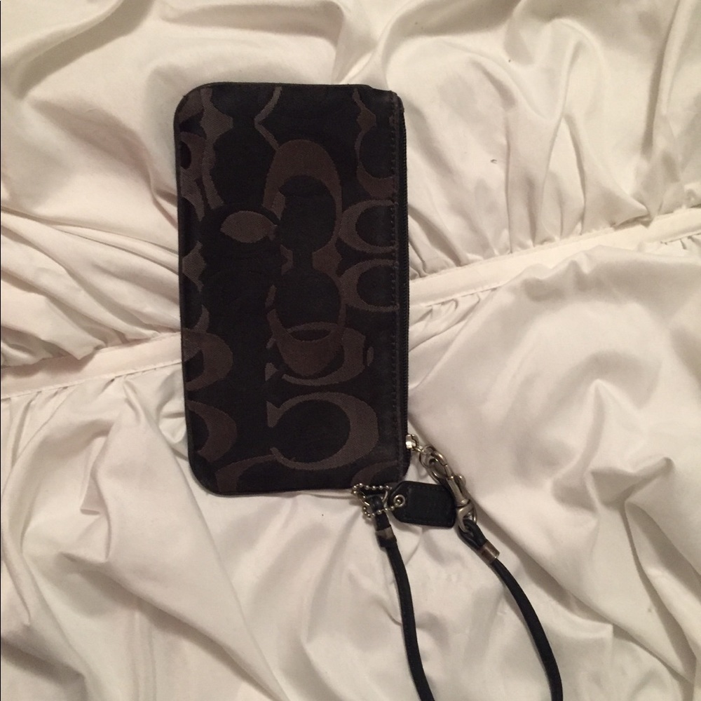 1 Black Coach signature wristlet - Picture 2 of 4
